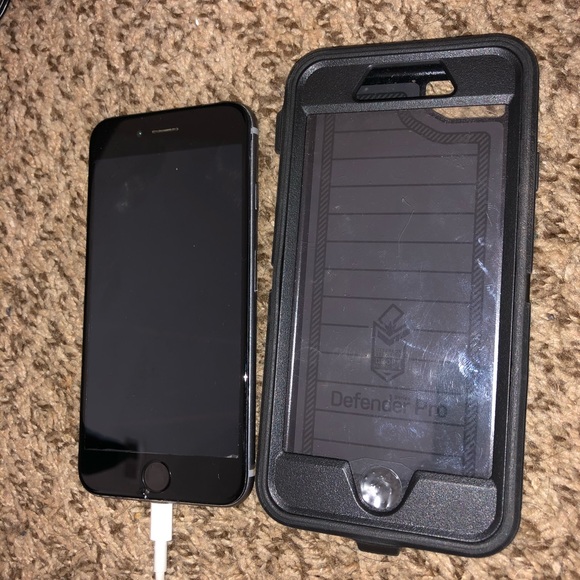 iPhone 6S unlocked with waterproof case - Picture 5 of 6